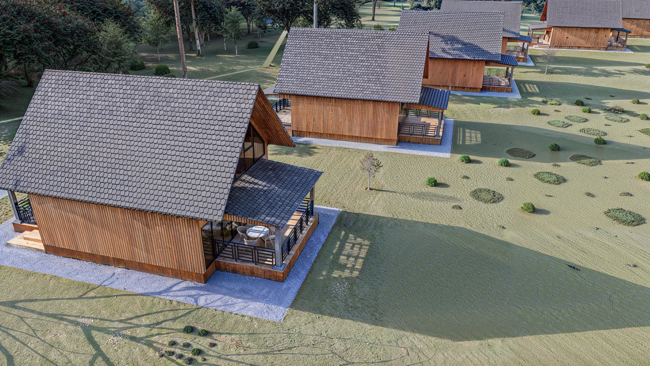 Dağ evlerinin yakın görünümü